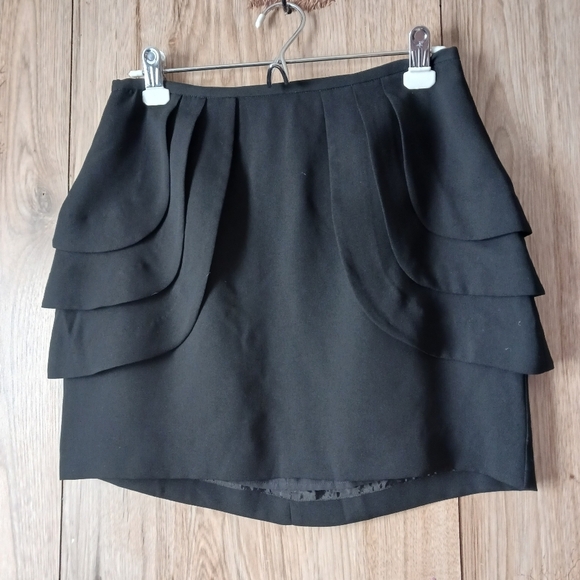 BCBGeneration Black Tulip Layer Tiered Flutter Detailed Skirt Size 4 - Picture 1 of 7